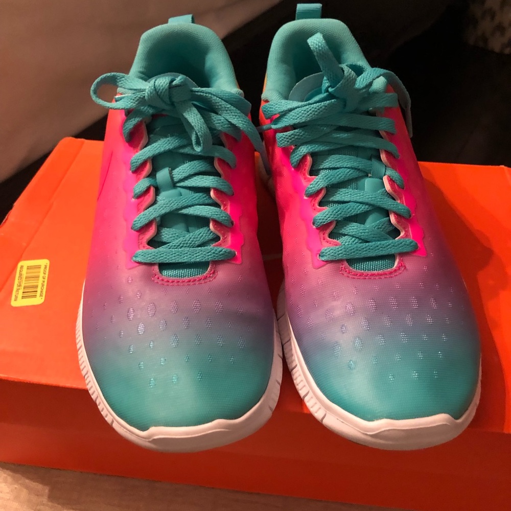 🚫🚫sold🚫🚫Nike free express GS running 6Y rainbo